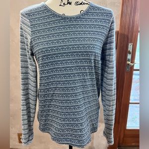 Women’s long sleeve pullover top